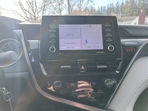 Used 2022 Toyota Camry LE image 14