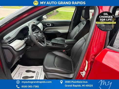 Used 2025 Jeep Compass Limited AWD/4WD image 9
