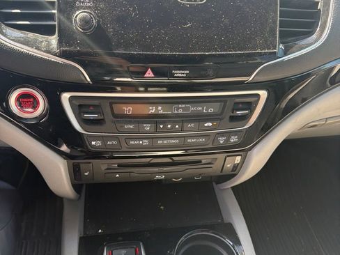 Used 2019 Honda Pilot Touring image 8