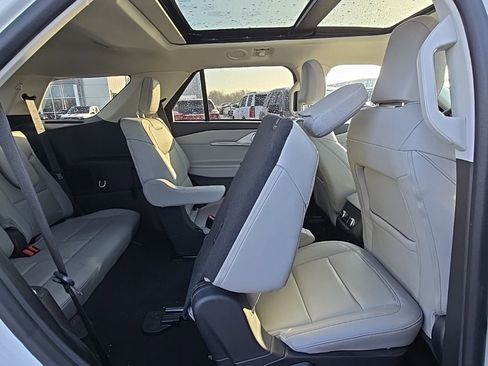 Used 2025 Ford Explorer Active w/ Active Comfort Package image 45