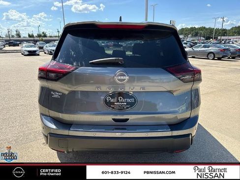 Certified 2026 Nissan Rogue SV FWD image 10