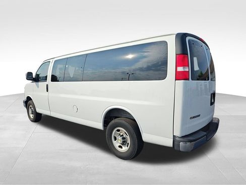 Used 2025 Chevrolet Express 3500 LT w/ LT Preferred Equipment Group RWD image 3