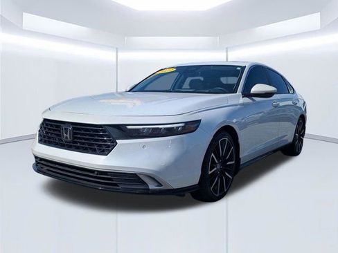 Used 2023 Honda Accord Touring image 7