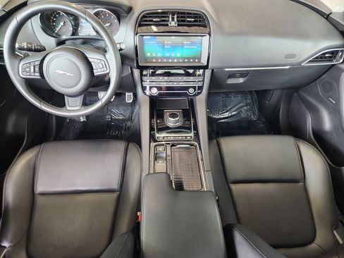 Used 2019 Jaguar F-PACE Premium image 19