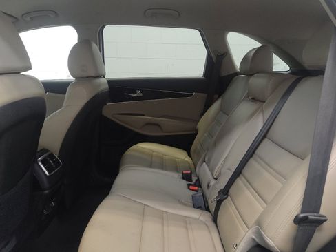 Used 2019 Kia Sorento EX image 18