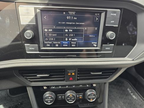 Used 2020 Volkswagen Jetta R-Line w/ R-Line Cold Weather Package FWD image 5