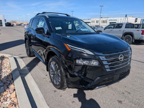 New 2026 Nissan Rogue Platinum image 3