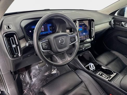 Used 2023 Volvo XC40 B4 Ultimate image 10