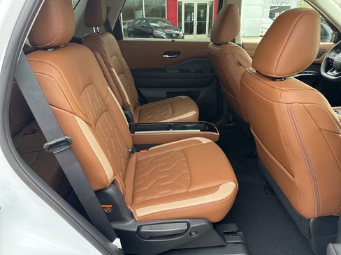 New 2026 Nissan Pathfinder Platinum AWD/4WD image 35