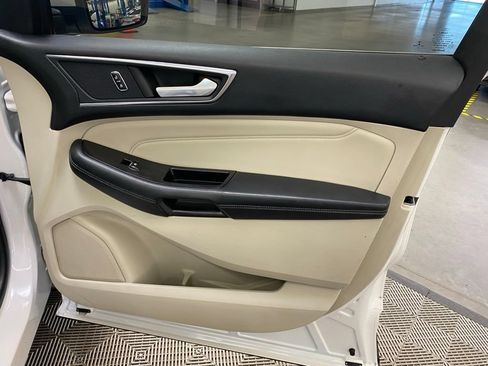 Used 2017 Ford Edge Titanium w/ Equipment Group 301A AWD/4WD image 11