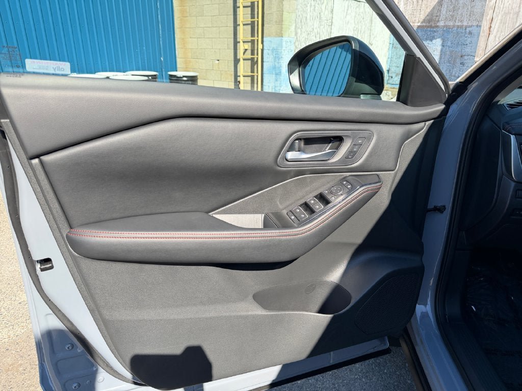 Used 2025 Nissan Rogue SV w/ Rock Creek Premium Package AWD/4WD image 20