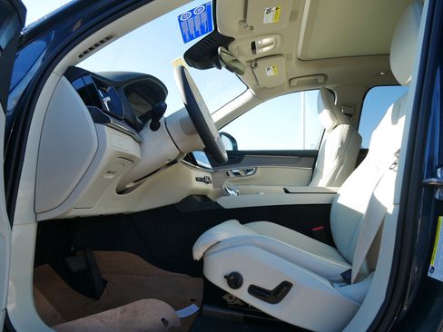 New 2026 Volvo XC90 B6 Ultra w/ Protection Package image 5