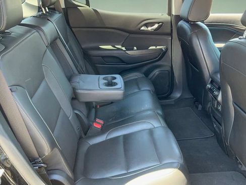 Used 2019 GMC Acadia SLT w/ LPO, Black Accent Package FWD image 17