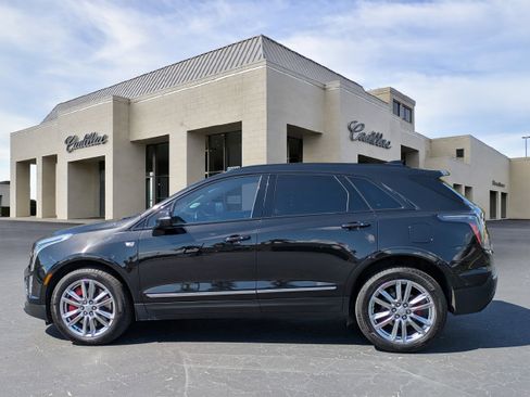 Certified 2024 Cadillac XT5 Sportv w/ Technology Package image 3