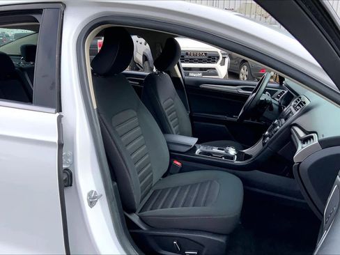 Used 2018 Ford Fusion SE image 9