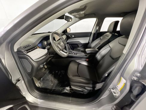 Used 2022 Jeep Compass Latitude AWD/4WD image 19