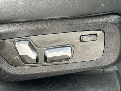 Used 2025 BMW X7 xDrive40i AWD/4WD image 30