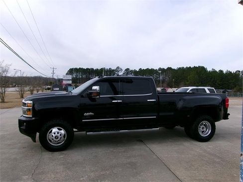 Used 2019 Chevrolet Silverado 3500 High Country w/ Duramax Plus Package image 4