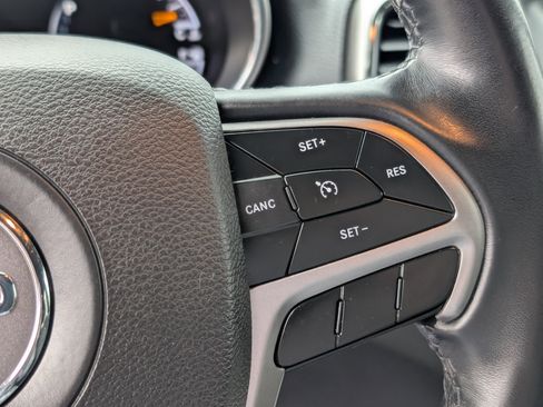 Used 2019 Jeep Grand Cherokee Laredo image 17