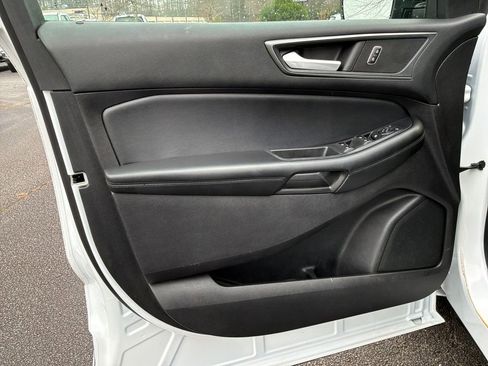 Used 2022 Ford Edge SE w/ Black Appearance Package image 10