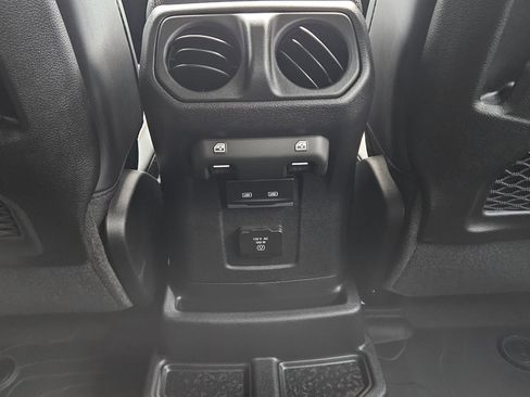 New 2026 Jeep Wrangler Unlimited Rubicon w/ Technology Group image 24