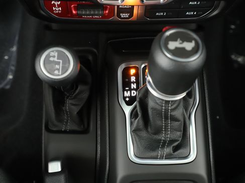 New 2025 Jeep Wrangler Unlimited Rubicon w/ Technology Group image 22