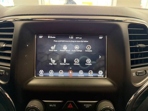 Used 2020 Jeep Grand Cherokee Laredo image 46