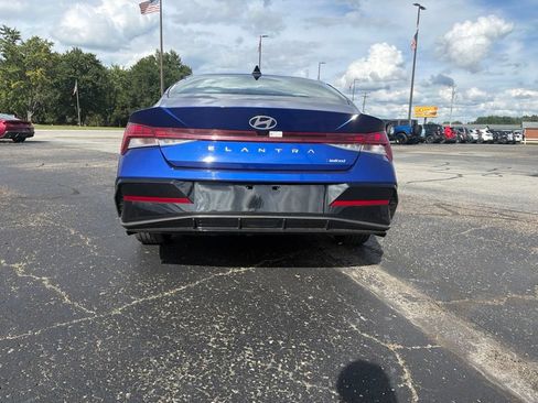 Used 2025 Hyundai Elantra Limited FWD image 5