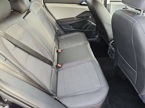 Used 2024 Volkswagen Taos SE image 21