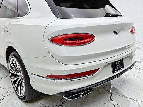 Certified 2022 Bentley Bentayga image 11