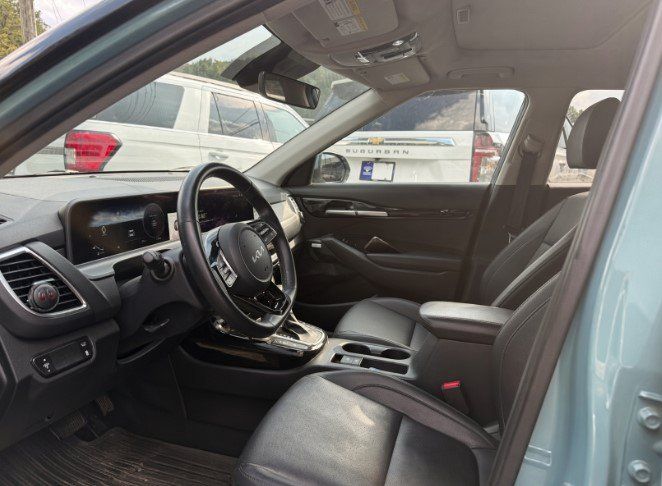 Used 2024 Kia Seltos SX w/ SX Sunroof Package AWD/4WD image 5