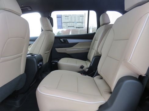 New 2026 Buick Enclave Preferred w/ LPO, Floor Liner Package image 10