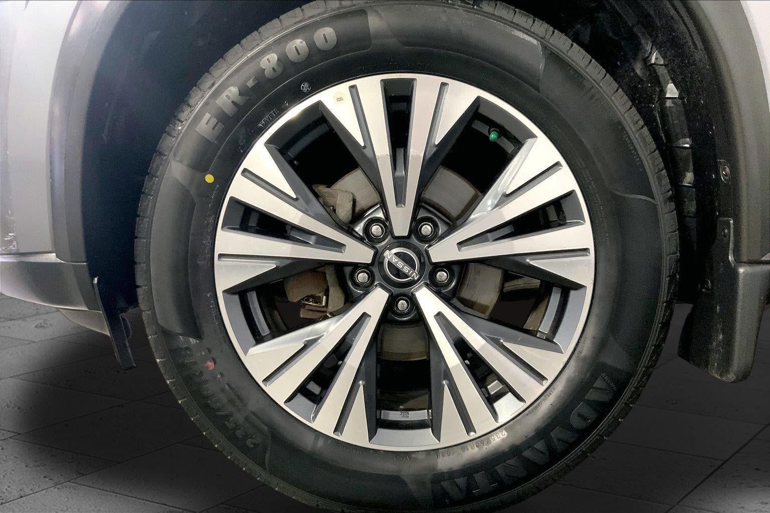 Used 2023 Nissan Rogue SV AWD/4WD image 9