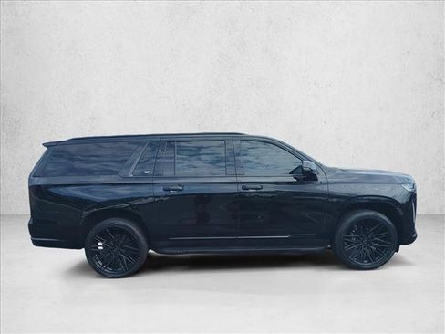 Used 2022 Cadillac Escalade ESV Premium Luxury AWD/4WD image 4