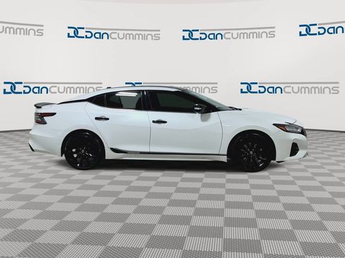 Used 2019 Nissan Maxima SR w/ Premium Package FWD image 9