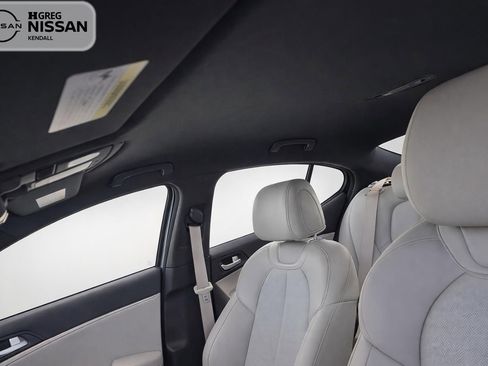 Used 2025 Genesis G70 2.5T RWD image 12