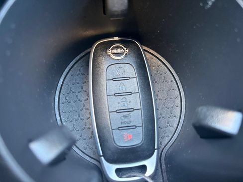 Used 2025 Nissan Rogue SV FWD image 21
