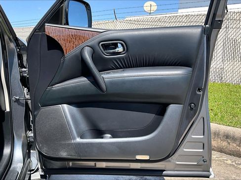 Used 2020 Nissan Armada SL image 22