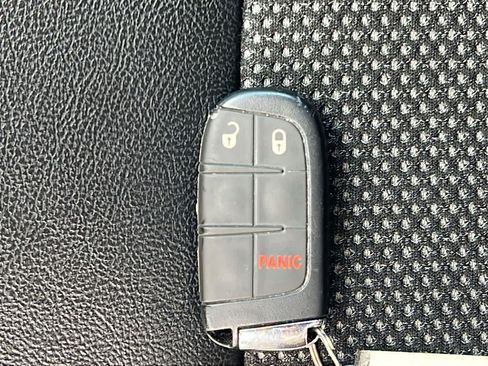 Used 2020 Jeep Compass Trailhawk AWD/4WD image 29