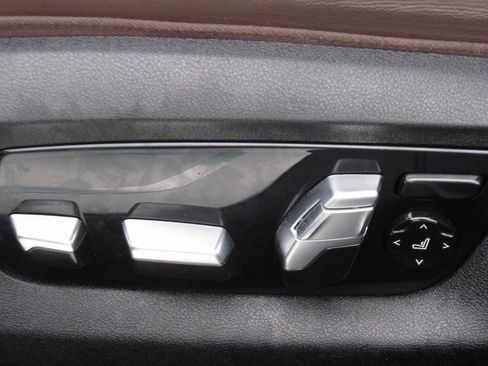 Used 2020 BMW ALPINA B7 xDrive w/ Luxury Rear Seating Package image 13