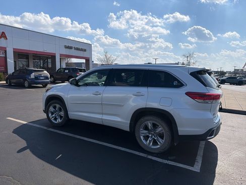 Used 2019 Toyota Highlander Limited w/ Protection Package #3 image 8