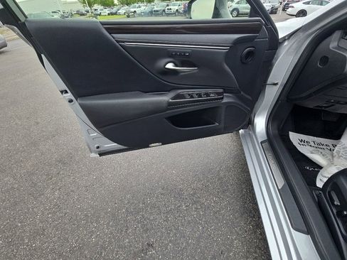 Used 2019 Lexus ES 300h w/ Premium Package FWD image 12