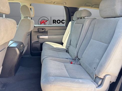 Used 2019 Toyota Sequoia SR5 AWD/4WD image 18