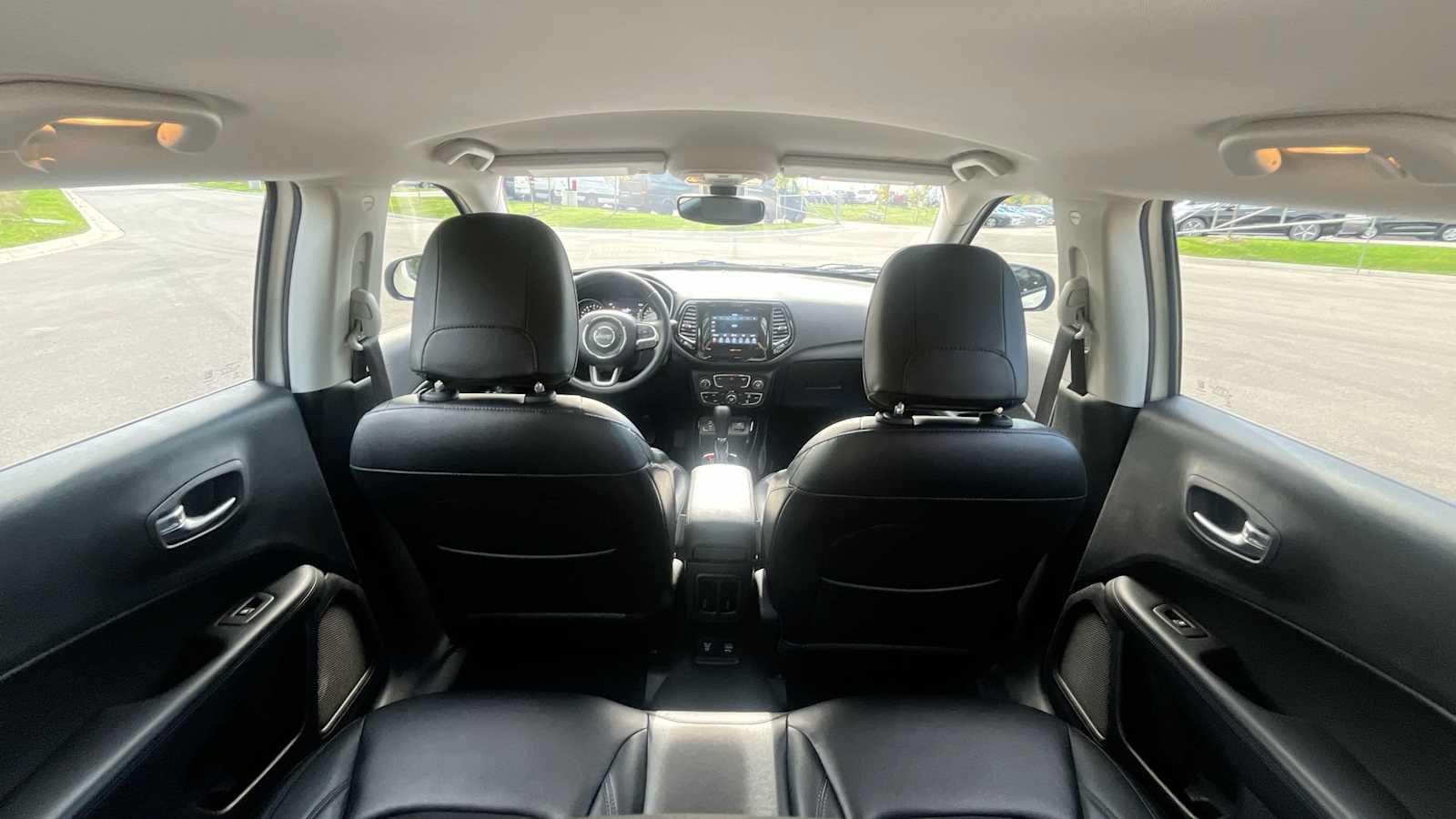 Used 2018 Jeep Compass Latitude w/ Popular Equipment Group FWD image 12