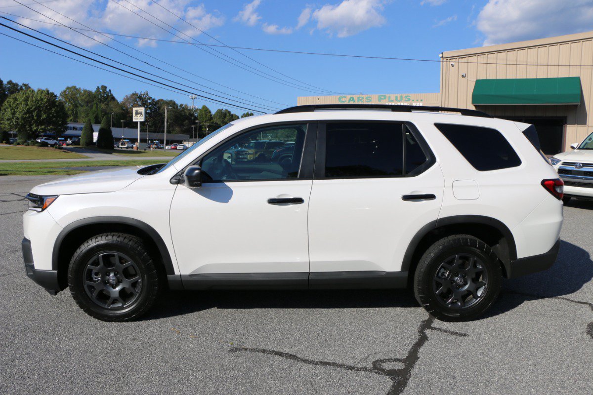 Used 2026 Honda Pilot TrailSport image 2