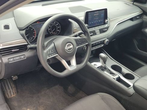 Used 2025 Nissan Altima 2.5 SV FWD image 16