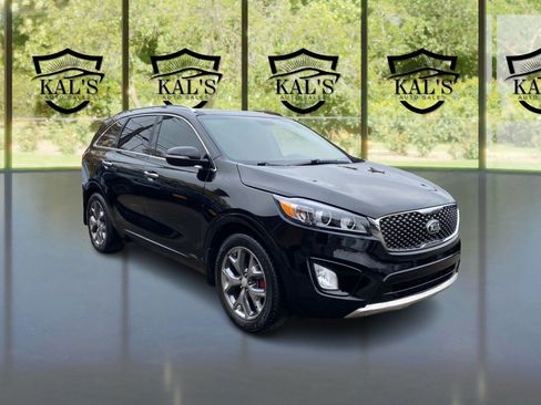 Used 2017 Kia Sorento SX image 3