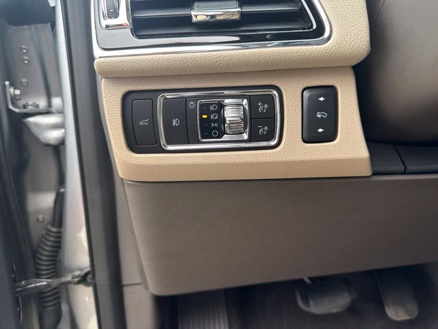 Used 2023 Lincoln Navigator L Reserve AWD/4WD image 31