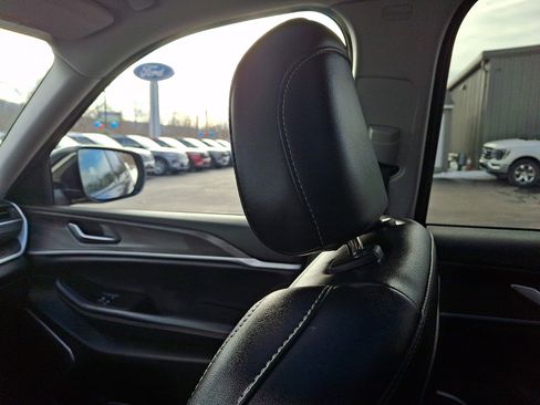 Used 2022 Jeep Grand Cherokee L Limited image 17