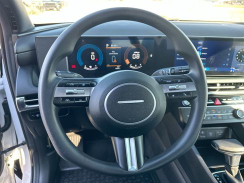 Used 2025 Hyundai Santa Cruz SE image 14